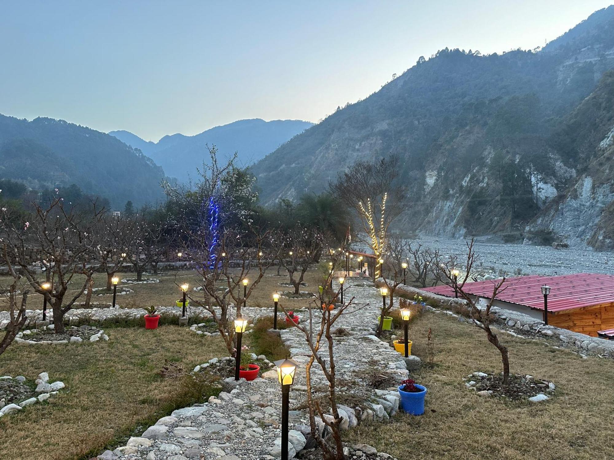 Cabana Riverside Resort - Kainchi Dham Nainital Exterior photo